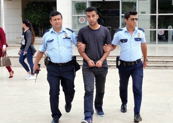 Kafeden bilgisayar çalan zanlı tutuklandı