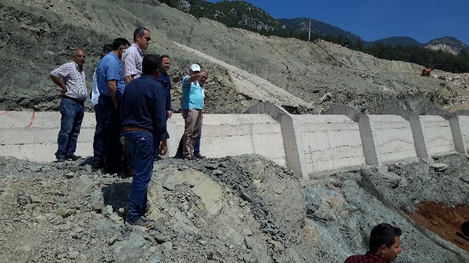 Kaş İkizce Göleti'nde gövde dolgu çalışması devam ediyor