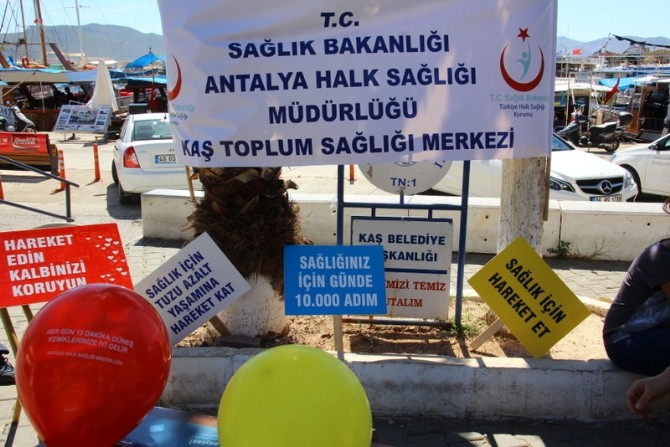 Kaş'ta balonlar sağlık için uçuruldu