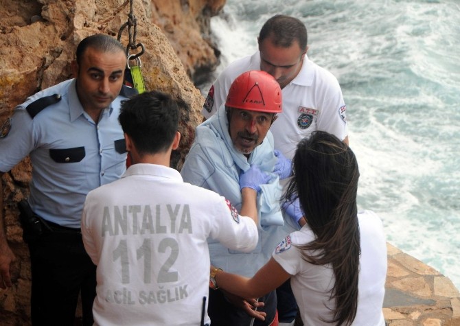 Kayalıklarda mahsur kaldılar