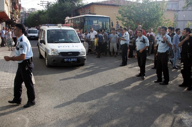 Kaza yerinde asayişi sağlamak isterken dayak yedi
