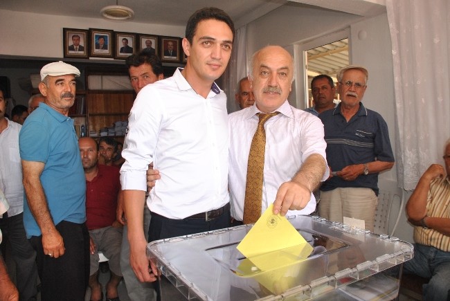 Kendisine oy kullanamayıp 1 oyla kaybetti