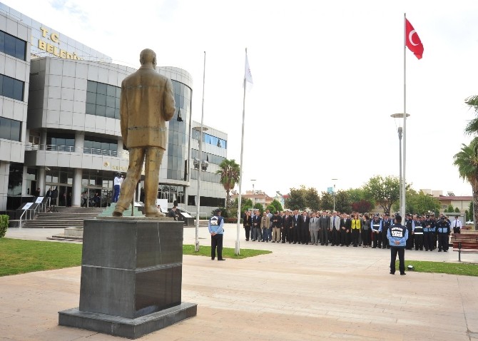 Kepez Belediyesi personeli Atatürk’ü andı