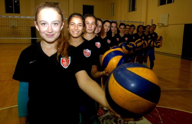 Kepez voleybolda hedef galibiyet 
