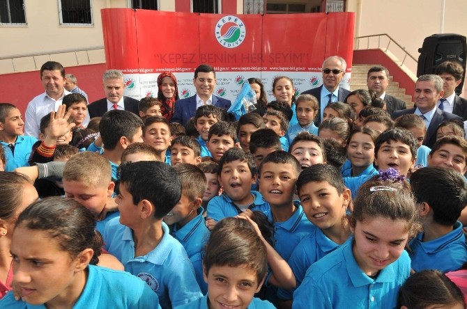 Kepez’de Okul Formaları Tütüncü’den