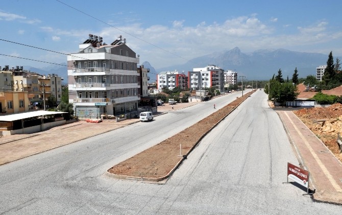 Kepez'de yol çalışmaları devam ediyor