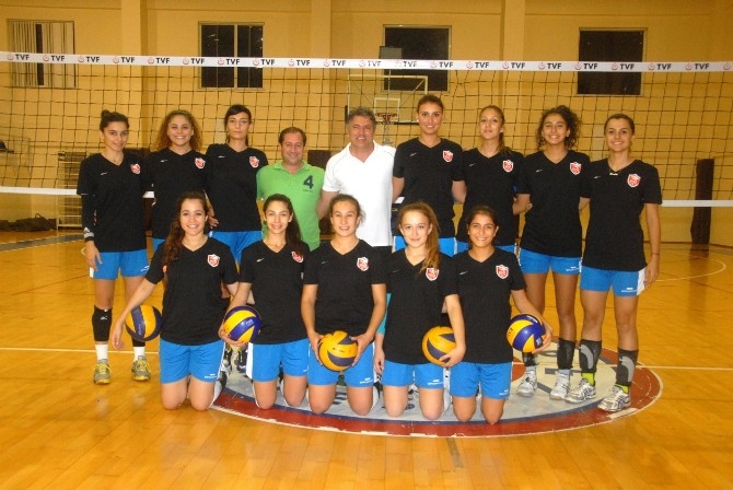 Kepez'in sultanları İzmir'den galip döndü