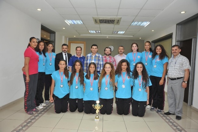 Kepezli voleybolcular başkan Tütüncü'yü’ziyaret etti