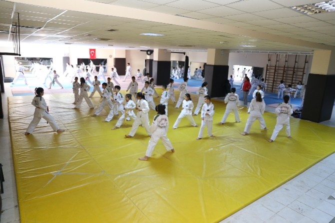 Kış Spor Okulu Eğitimleri devam ediyor