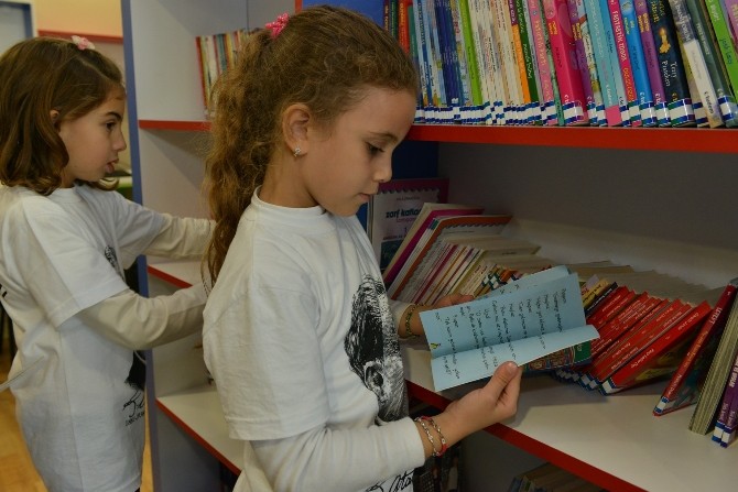 Konyaaltı Belediyesi kütüphanesi minikleri ağırladı 