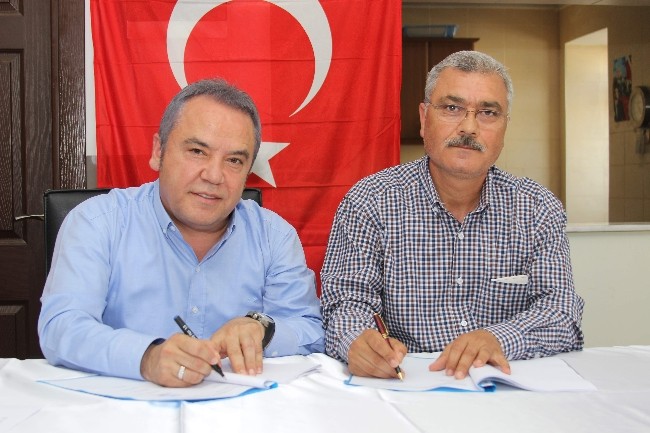 Konyaaltı belediyesi toplu iş söleşmesine imza attı