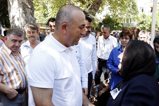 Köpeğe Çarpmamak İçin Hayatından Olan Çift Son Yolculuğuna Uğurlandı