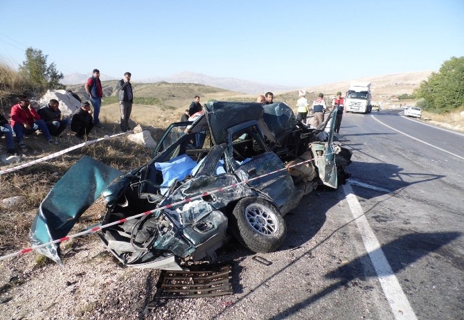 Korkuteli'de katliam gibi trafik kazası: 4 ölü, 20 yaralı