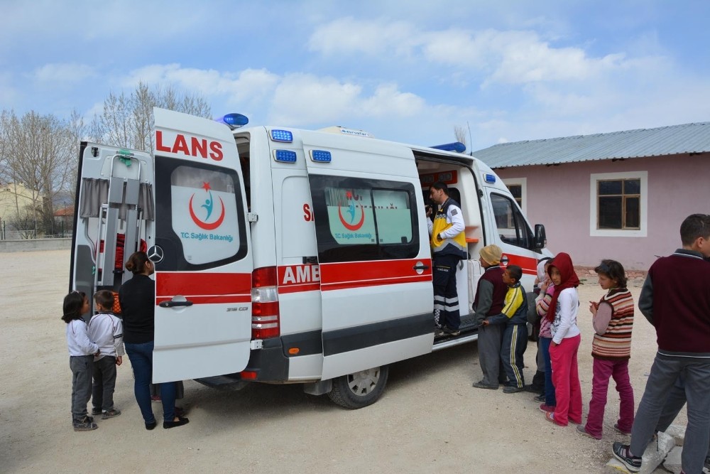 Korkuteli’de minik 112’ler ’Yaşama yol ver’ dedi
