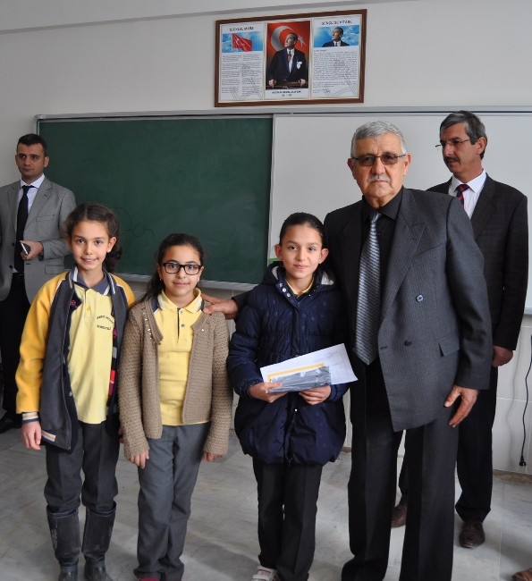 Korkuteli’de Öğrencilerin Karne Sevindi