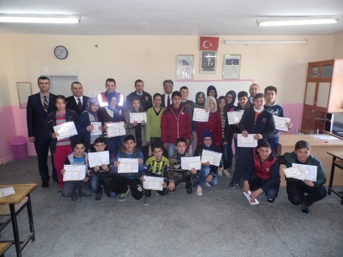 Korkuteli'nde 9 bin 746 öğrenci karne aldı