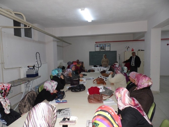 Korkuteli'nde aşçı yardımcılığı kursuna yoğun ilgi 