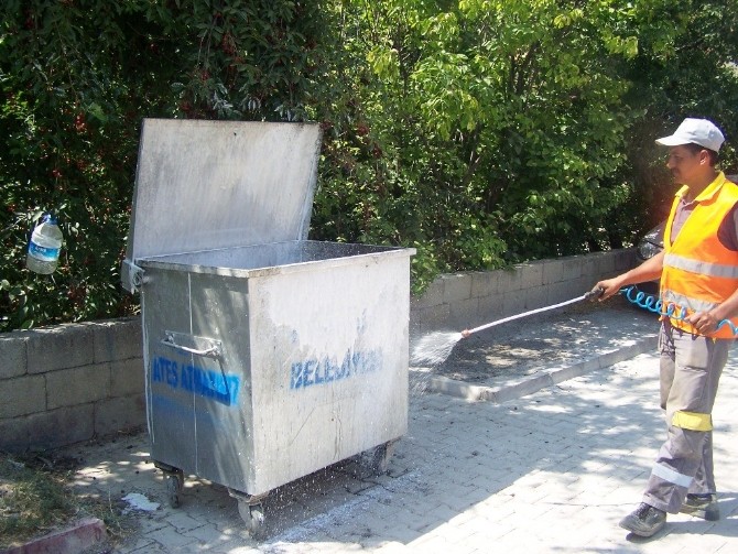 Korkuteli'nde çöp konteynerleri temizleniyor