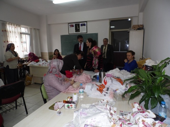 Korkuteli'nde dikiş nakış kursuna tam ilgi