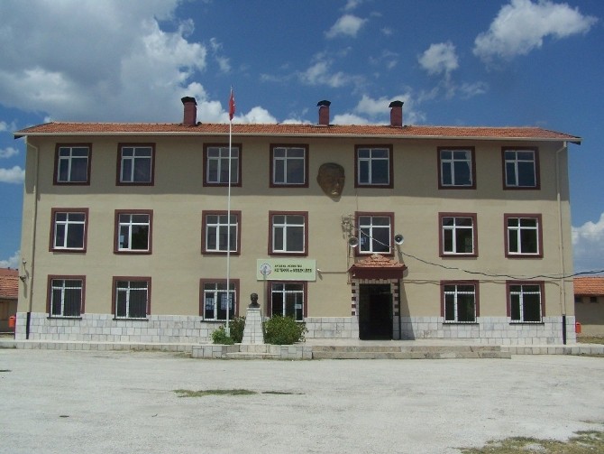 Korkuteli'nde iki okulun ismi değişti