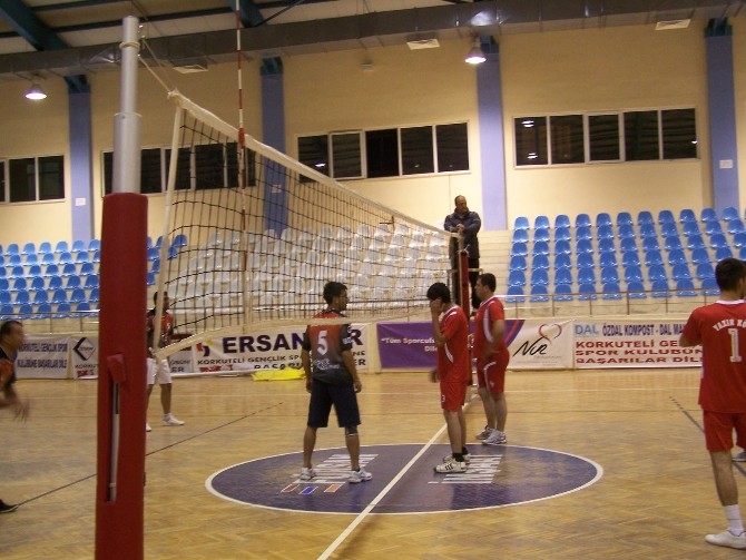 Korkuteli'nde öğretmenler günü voleybol turnuvası başladı