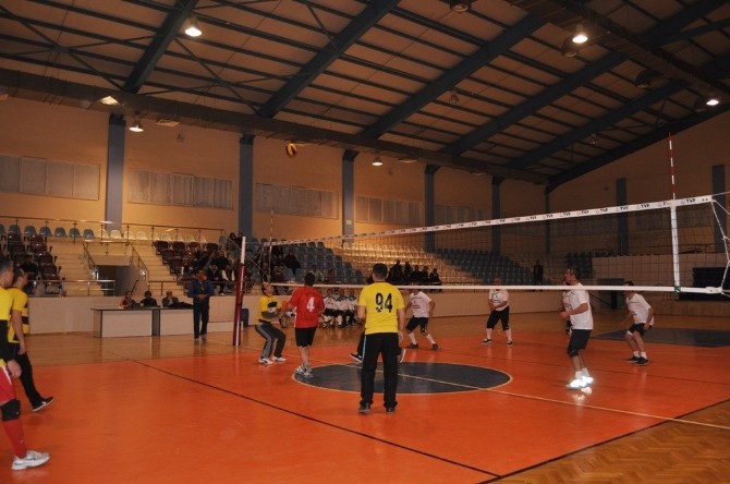 Korkuteli’nde voleybol turnuvası başladı