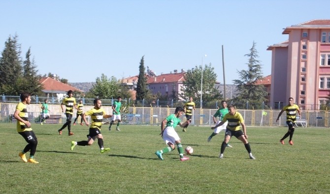 Korkutelispor Yeşil Kemerspor ile berabere kaldı