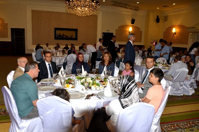 Koruyucu aileler ve çocuklar iftar yemeğinde buluştu