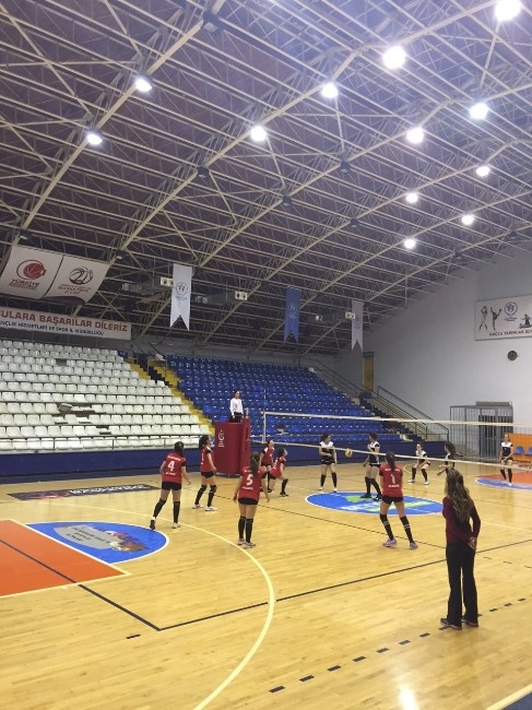 Küçük Kızlar Şeker A Takımını yendi