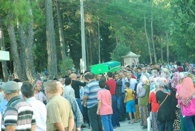 Küçük Melike gözyaşları içinde toprağa verildi