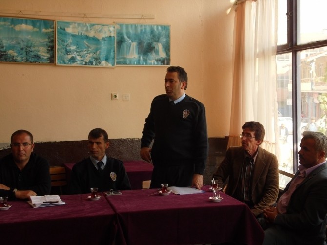 Küçükköy'de traktör sürücüleri bilgilendirildi