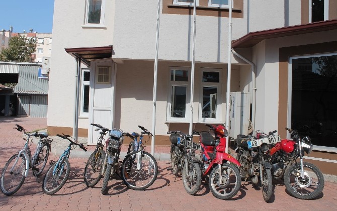 Kumluca'da çalıntı beş motosiklet on bisiklet ele geçirildi