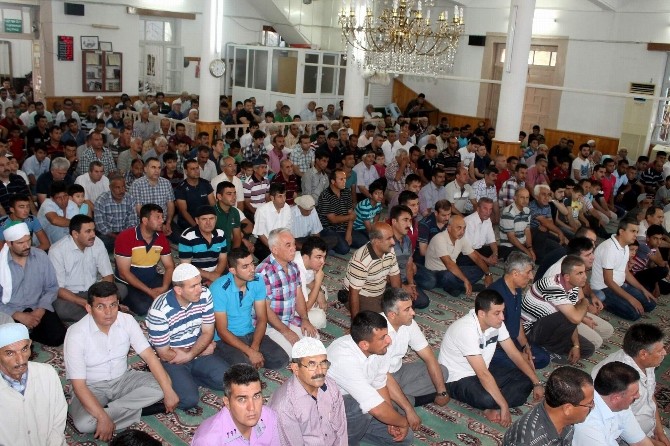Kumluca da renkli bayram