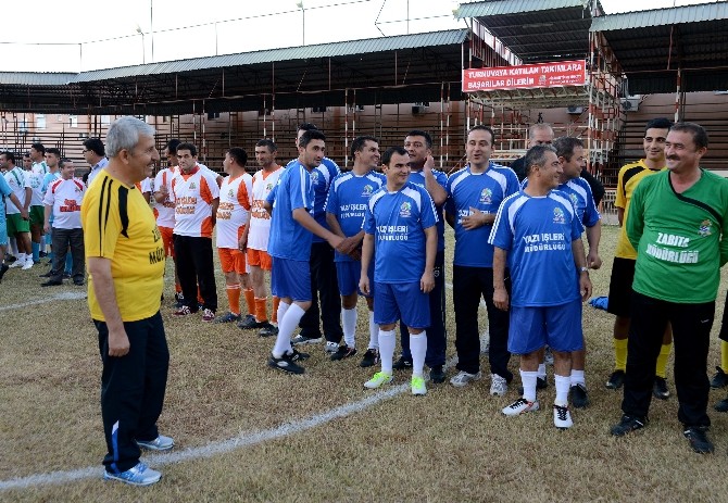 Kumluca'da Belediyeler Birimler arası futbol turnuvası başladı