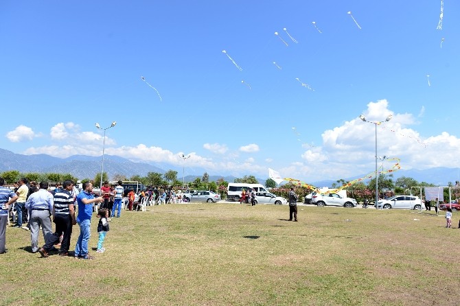 Kumluca’da Gökyüzü Uçurtmalarla Renklendi