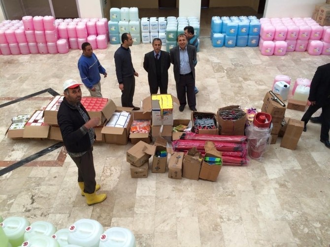 Kumluca’da okullara temizlik malzemeleri dağıtıldı