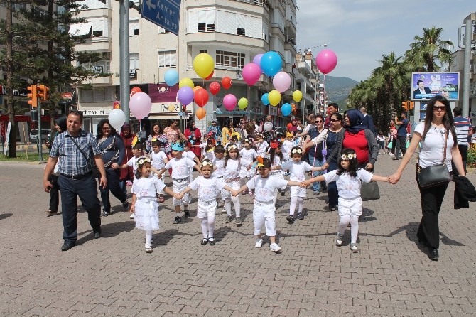 Kumluca’da sokaklar cıvıl cıvıl oldu
