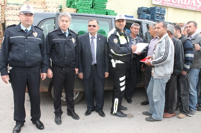 Kumluca'da üreticilere reflektör dağıtıldı