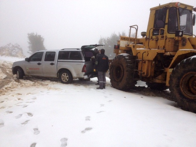 Kumluca’da Yol Açma Çalışmaları Sürüyor