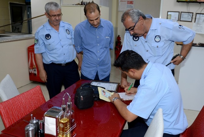 Kumluca’da zabıtadan gece denetimi