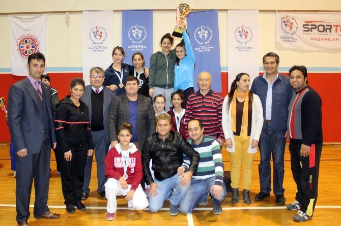 Kuşak Güreşi Türkiye Şampiyonası, Kemer’de Başladı