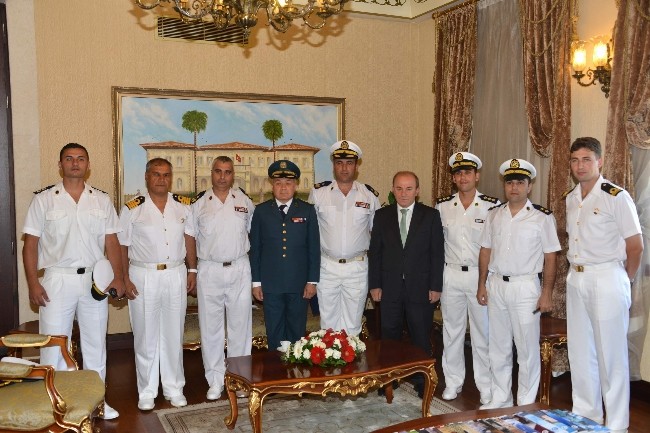Lübnan deniz kuvvetleri gemi komutanları vali Öztük'ü ziyaret etti