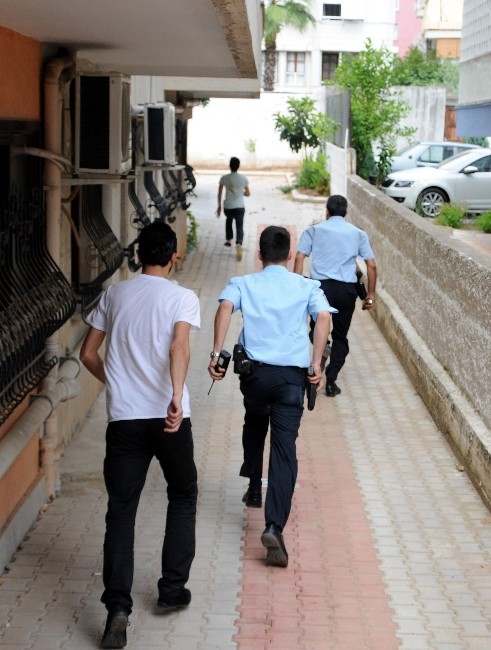 Madde bağımlısı genç polisi görünce kaçmaya çalıştı