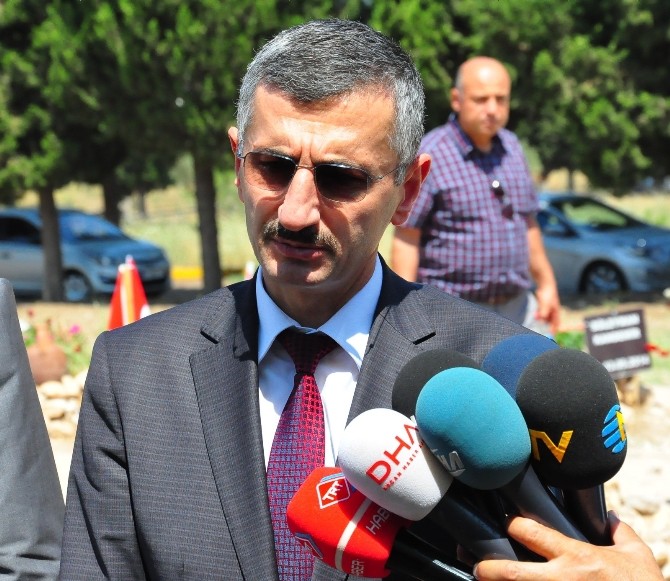 Maden şehitliğinde bayramlaştılar