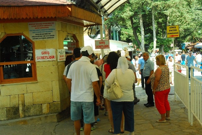 Manavgat Şelalesine ziyaretçi akını