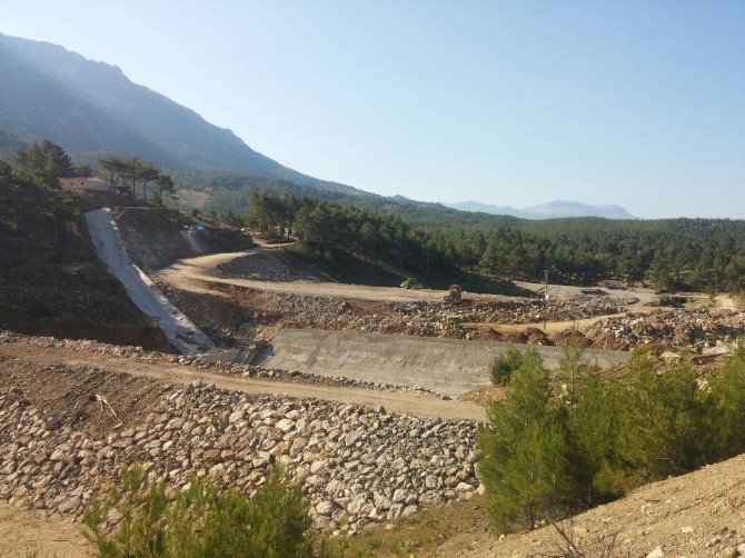 Manavgat Yeşilbağ Göleti’nde çalışmalar devam ediyor