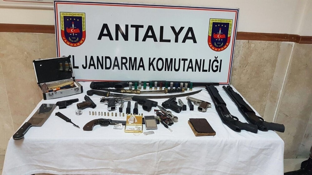 Manavgat’ta cephanelik gibi ev