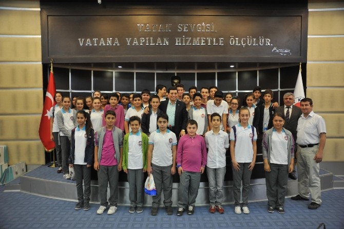 Meclis salonunda öğrencileri ağırladı