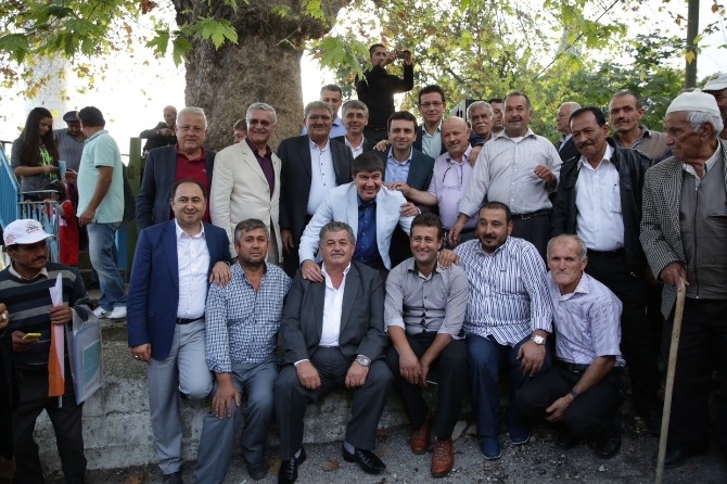 Menderes Türel Finike'nin en uzak mahallesi Ernez'de