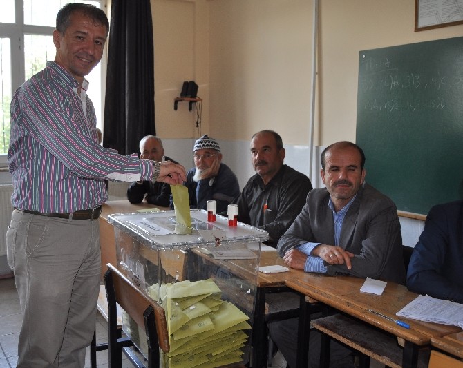 Milletvekili Adayları Oylarını Kullandı